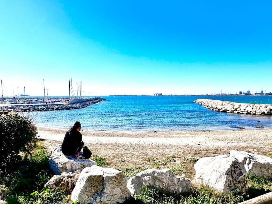 Le Coin De Mer 2, Bord De Mer, Plage 30M, Cosy, Clim, Wifi, 4 Personnes Fos-sur-Mer Exterior foto